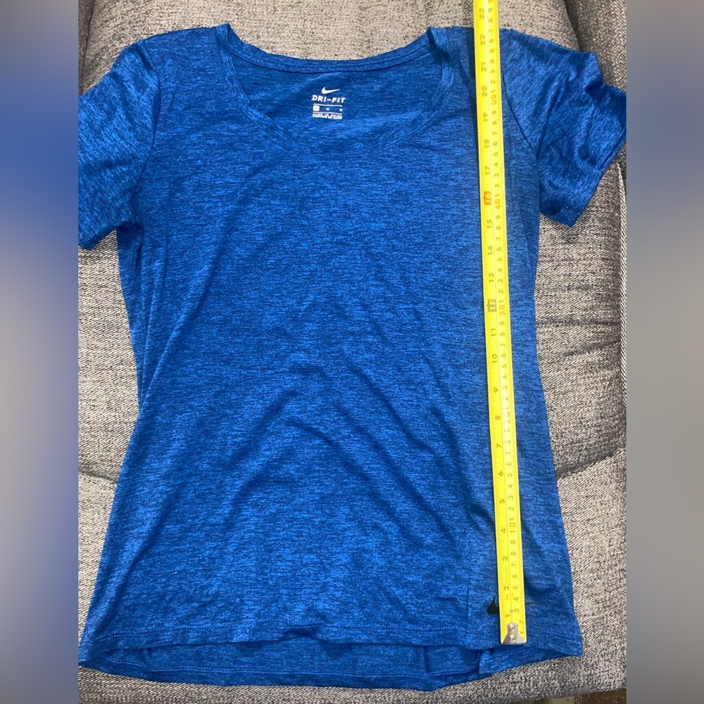 4/$20 Nike Dri-Fit Scoopneck T-Shirt Size Medium